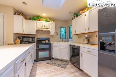 Charming, serene mountain home on Beech mountain with a LEVEL on Beech Mountain Club in North Carolina - for sale on GolfHomes.com, golf home, golf lot