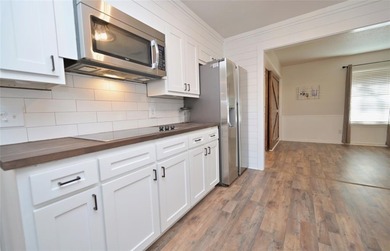 Location! Location! Beautiful custom built 2,164 sq. ft on De Cordova Bend Country Club in Texas - for sale on GolfHomes.com, golf home, golf lot