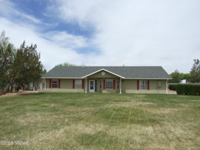 Wonderful location for this charming home. Sits on 1.35 acres on Snowflake Municipal Golf Course in Arizona - for sale on GolfHomes.com, golf home, golf lot