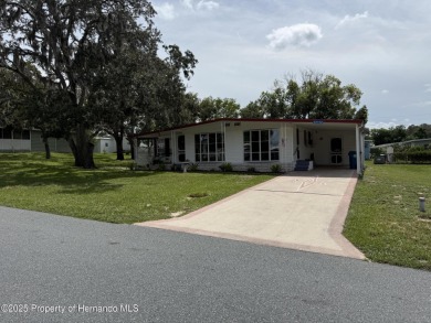 Welcome to this charming 2 bedroom, 2 bathroom home in the on High Point Golf Club, Inc. in Florida - for sale on GolfHomes.com, golf home, golf lot