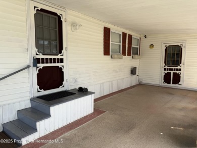Welcome to this charming 2 bedroom, 2 bathroom home in the on High Point Golf Club, Inc. in Florida - for sale on GolfHomes.com, golf home, golf lot