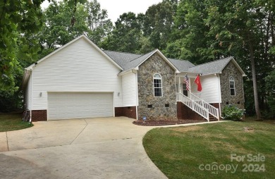 Immaculate inside & out. This beautiful very well-maintained on Lake Louise Golf Club in North Carolina - for sale on GolfHomes.com, golf home, golf lot