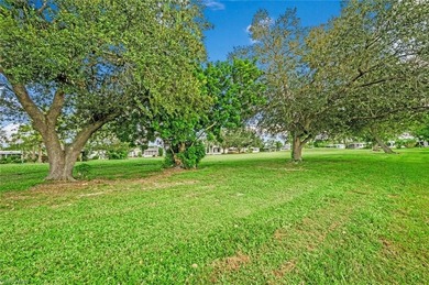 This well-maintained 2BR+DEN/2BA home is located in Riviera Golf on Riviera Golf Club in Florida - for sale on GolfHomes.com, golf home, golf lot