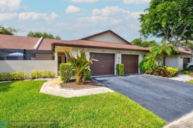 2 bed and 2 full bathroom single story villa with attached 1 car on Colony West Country Club in Florida - for sale on GolfHomes.com, golf home, golf lot