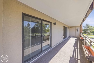 SECOND FLOOR CORNER UNIT IN GOLF COMMUNITY. 2 SPACIOUS BEDROOMS on St. Clair Shores Country Club in Michigan - for sale on GolfHomes.com, golf home, golf lot