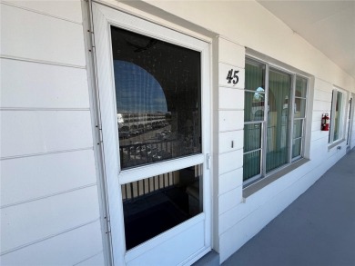 Come see this 1400 sq ft 2/Bed 2/Bath fully furnished condo in on On Top Of The World Golf Course in Florida - for sale on GolfHomes.com, golf home, golf lot
