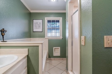 Beautiful 5-bed, 3-bath home in West Hills overlooking Amarillo on Amarillo Country Club in Texas - for sale on GolfHomes.com, golf home, golf lot