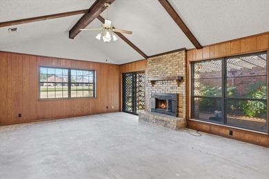 LOCATION o CHARM o AMENITIES GALORE! Enjoy the lifestyle of on Pecan Plantation Country Club in Texas - for sale on GolfHomes.com, golf home, golf lot