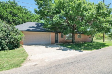 Beautiful 5-bed, 3-bath home in West Hills overlooking Amarillo on Amarillo Country Club in Texas - for sale on GolfHomes.com, golf home, golf lot