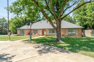 Beautiful 5-bed, 3-bath home in West Hills overlooking Amarillo on Amarillo Country Club in Texas - for sale on GolfHomes.com, golf home, golf lot