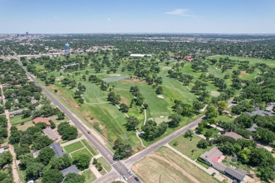 Beautiful 5-bed, 3-bath home in West Hills overlooking Amarillo on Amarillo Country Club in Texas - for sale on GolfHomes.com, golf home, golf lot