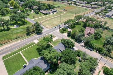 Beautiful 5-bed, 3-bath home in West Hills overlooking Amarillo on Amarillo Country Club in Texas - for sale on GolfHomes.com, golf home, golf lot