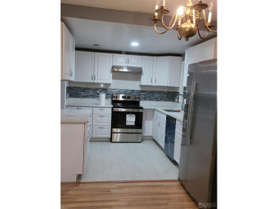 Updated kitchen, bathrooms, flooring, fresh paint. ready for on Rossmoor Golf Club in New Jersey - for sale on GolfHomes.com, golf home, golf lot