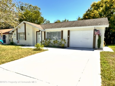 Discover move-in-ready convenience in this charming 2-bedroom on Heritage Pines Country Club in Florida - for sale on GolfHomes.com, golf home, golf lot