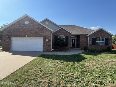 Beautifully Maintained Briarbrook Home with Detached on Briarbrook Golf Course in Missouri - for sale on GolfHomes.com, golf home, golf lot