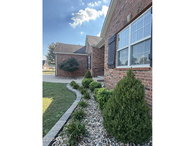 Beautifully Maintained Briarbrook Home with Detached on Briarbrook Golf Course in Missouri - for sale on GolfHomes.com, golf home, golf lot