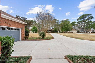 Single-Story Brick Golf Course Home with Pond View | Fairfield on Harbour Point Golf Club in North Carolina - for sale on GolfHomes.com, golf home, golf lot