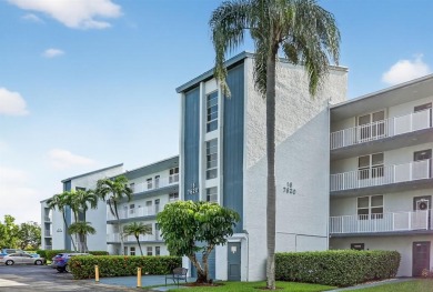 YOUR SHIP HAS COME IN. IMMACULATE MOVE IN CONDITION FIRST FLOOR on  in Florida - for sale on GolfHomes.com, golf home, golf lot