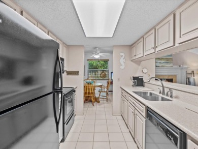 Under contract-accepting backup offers. Don't Miss This Hidden on Tarpon Springs Golf Course in Florida - for sale on GolfHomes.com, golf home, golf lot