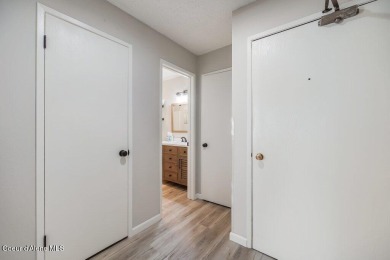 Beautifully updated and fully furnished, large 1 bed, 1 bath on Stoneridge Golf Club in Idaho - for sale on GolfHomes.com, golf home, golf lot
