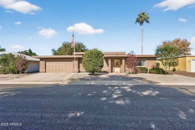Wonderful 2-bed, 1-bath home with an enclosed Arizona room for on Sun City Riverview Golf Course in Arizona - for sale on GolfHomes.com, golf home, golf lot