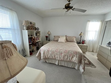 LOCATION IS THE KEY! NESTLED IN A VIBRANT 55+ COMMUNITY, THIS on Forest Oaks Golf Club in Florida - for sale on GolfHomes.com, golf home, golf lot