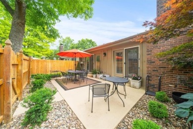 STUNNING AND SPACIOUS RANCH-STYLE TOWNHOUSE IN COVETED LEAWOOD on Leawood South Country Club in Kansas - for sale on GolfHomes.com, golf home, golf lot