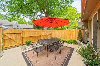 STUNNING AND SPACIOUS RANCH-STYLE TOWNHOUSE IN COVETED LEAWOOD on Leawood South Country Club in Kansas - for sale on GolfHomes.com, golf home, golf lot