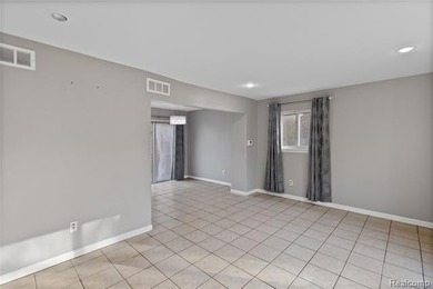 Don't miss this opportunity to own a colonial with a great on Evergreen Hills Golf Course in Michigan - for sale on GolfHomes.com, golf home, golf lot