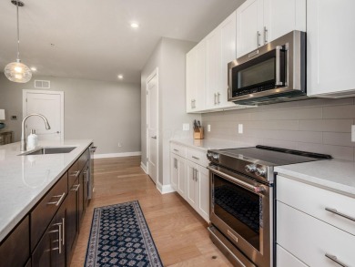 Immaculate and better than new, this 2nd-floor end-unit condo in on Little Turtle Golf Club in Ohio - for sale on GolfHomes.com, golf home, golf lot