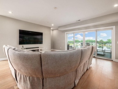 Immaculate and better than new, this 2nd-floor end-unit condo in on Little Turtle Golf Club in Ohio - for sale on GolfHomes.com, golf home, golf lot