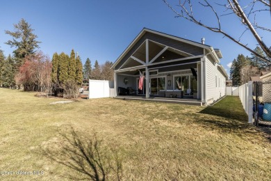 Hayden Lake Country Club Beauty! Turn-key Custom Golf Course on Hayden Lake Country Club in Idaho - for sale on GolfHomes.com, golf home, golf lot