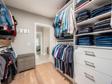 Immaculate and better than new, this 2nd-floor end-unit condo in on Little Turtle Golf Club in Ohio - for sale on GolfHomes.com, golf home, golf lot