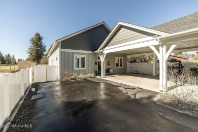 Hayden Lake Country Club Beauty! Turn-key Custom Golf Course on Hayden Lake Country Club in Idaho - for sale on GolfHomes.com, golf home, golf lot