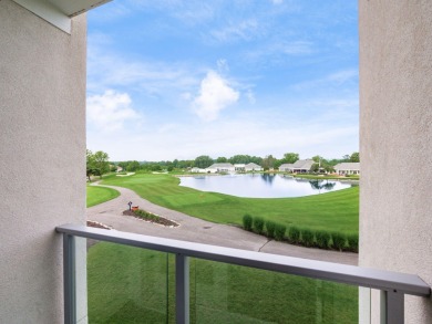 Immaculate and better than new, this 2nd-floor end-unit condo in on Little Turtle Golf Club in Ohio - for sale on GolfHomes.com, golf home, golf lot