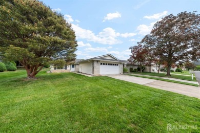 Public: Discover easy one-level living in this charming end unit on Clearbrook Golf Club in New Jersey - for sale on GolfHomes.com, golf home, golf lot