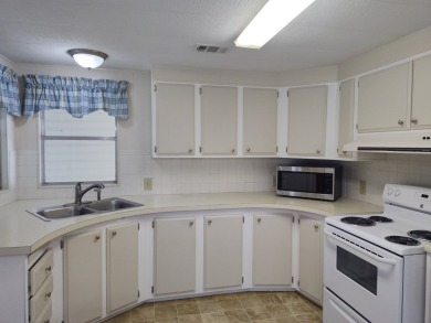 CHARMING COTTAGE HOME WITH PRIVATE BACK YARD! NEW VINYL PLANK on Vista Plantation Golf Club in Florida - for sale on GolfHomes.com, golf home, golf lot
