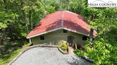 Location, acreage, privacy and room for all. That is what this on Beech Mountain Club in North Carolina - for sale on GolfHomes.com, golf home, golf lot