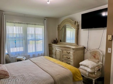 Welcome to this well-maintained Baronet model nestled in the on Greenbriar Woodlands in New Jersey - for sale on GolfHomes.com, golf home, golf lot
