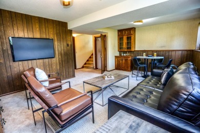 Beautiful Home on Aberdeen's North SideWelcome to this stunning on Lee Park Golf Course in South Dakota - for sale on GolfHomes.com, golf home, golf lot