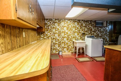 Beautiful Home on Aberdeen's North SideWelcome to this stunning on Lee Park Golf Course in South Dakota - for sale on GolfHomes.com, golf home, golf lot