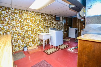 Beautiful Home on Aberdeen's North SideWelcome to this stunning on Lee Park Golf Course in South Dakota - for sale on GolfHomes.com, golf home, golf lot