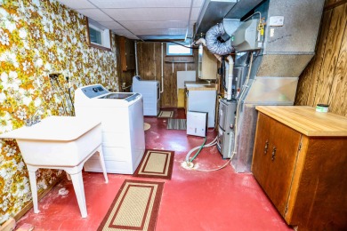 Beautiful Home on Aberdeen's North SideWelcome to this stunning on Lee Park Golf Course in South Dakota - for sale on GolfHomes.com, golf home, golf lot