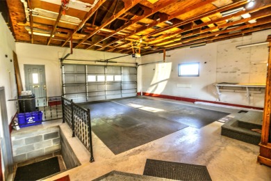 Beautiful Home on Aberdeen's North SideWelcome to this stunning on Lee Park Golf Course in South Dakota - for sale on GolfHomes.com, golf home, golf lot