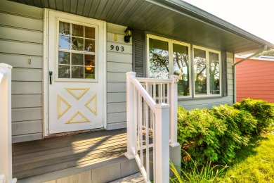 Beautiful Home on Aberdeen's North SideWelcome to this stunning on Lee Park Golf Course in South Dakota - for sale on GolfHomes.com, golf home, golf lot