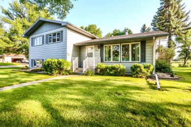 Beautiful Home on Aberdeen's North SideWelcome to this stunning on Lee Park Golf Course in South Dakota - for sale on GolfHomes.com, golf home, golf lot