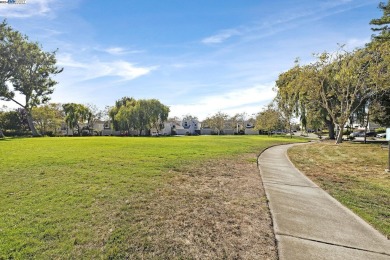 Welcome to this charming 2 bedrooms, 2.5 bathrooms home located on Chuck Corica Golf Complex in California - for sale on GolfHomes.com, golf home, golf lot