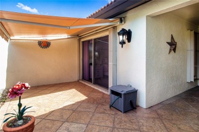 Near the beach!  Storm ready! 55+, turnkey Sarasota furnished on Village Green Golf Club of Sarasota in Florida - for sale on GolfHomes.com, golf home, golf lot