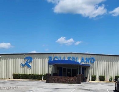 Home for Holidays! Take advantage of these Amazing Holiday on Harbour Point Golf Club in North Carolina - for sale on GolfHomes.com, golf home, golf lot