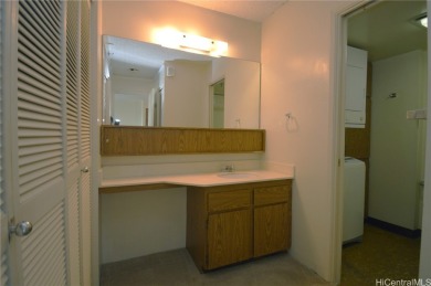 Pearl Regency in Aiea! A convenient 1 bedroom 1 bath pet on Pearl Country Club in Hawaii - for sale on GolfHomes.com, golf home, golf lot